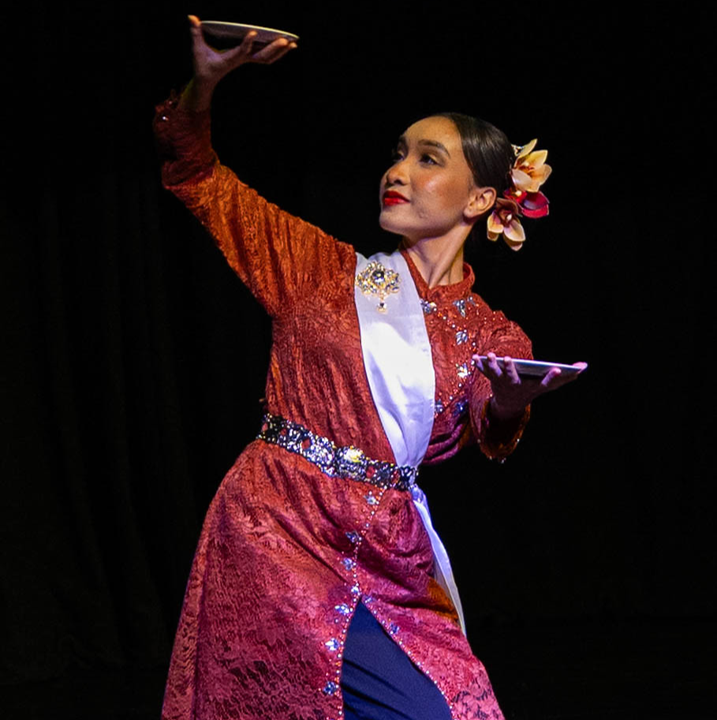 Image of Malay Dance Group members performing at an event